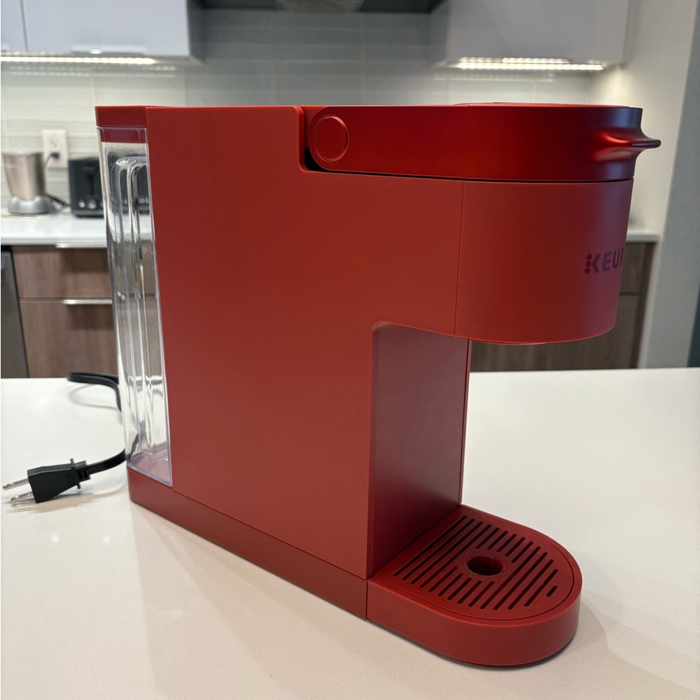 Keurig K-Slim Single Serve Coffee Maker in Scarlet Red - Picture 4 of 7